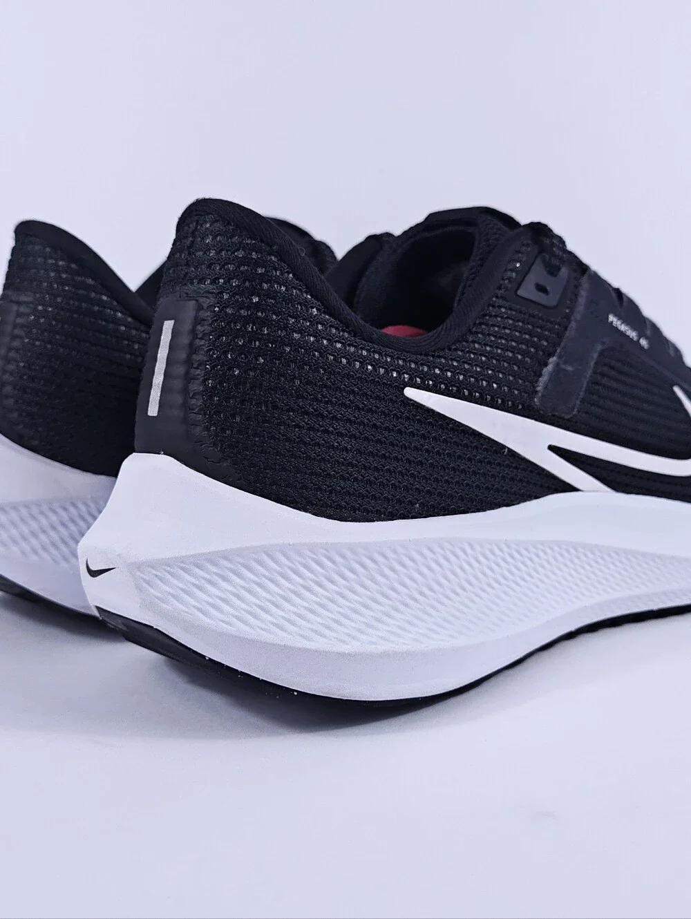 Nike Pegasus 40 Mens 10.5 Cushioned Comfort Road Running Shoes Black Air Zoom